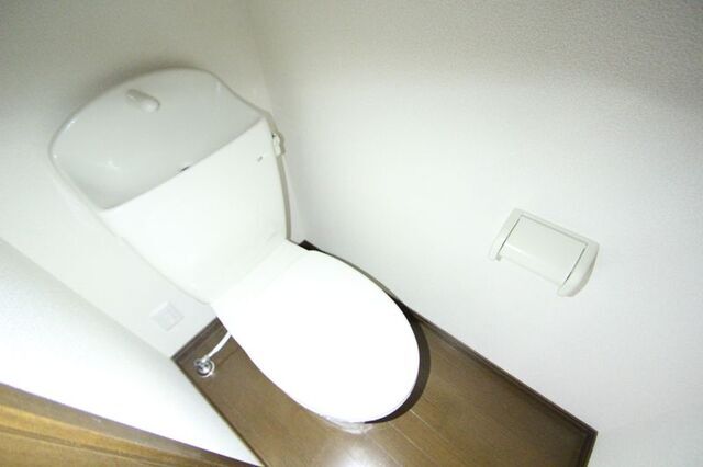 トイレ　※別室の参考写真の為、現況優先です。