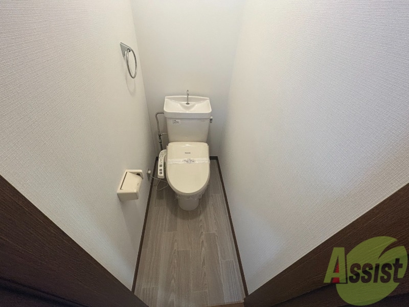 トイレ　温水洗浄便座のトイレで清潔に保つことができます。