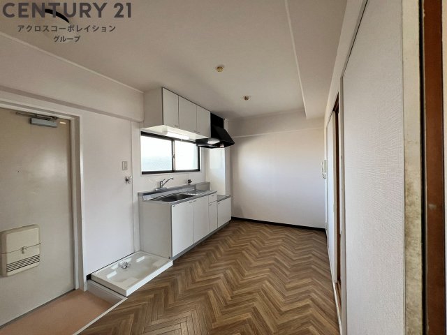 居室・リビング　床が明るい色合いで綺麗です♪