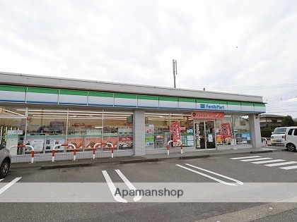 コンビニ　ファミリーマート（コンビニ）まで589m