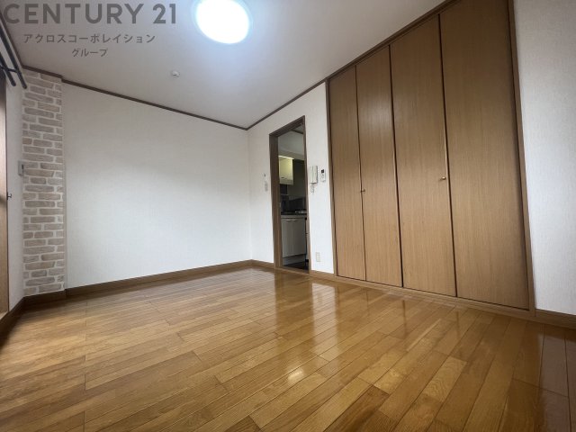 居室・リビング　エアコン付きで快適に過ごせます♪