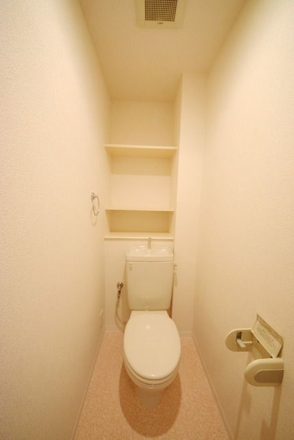 トイレ　ラック付き