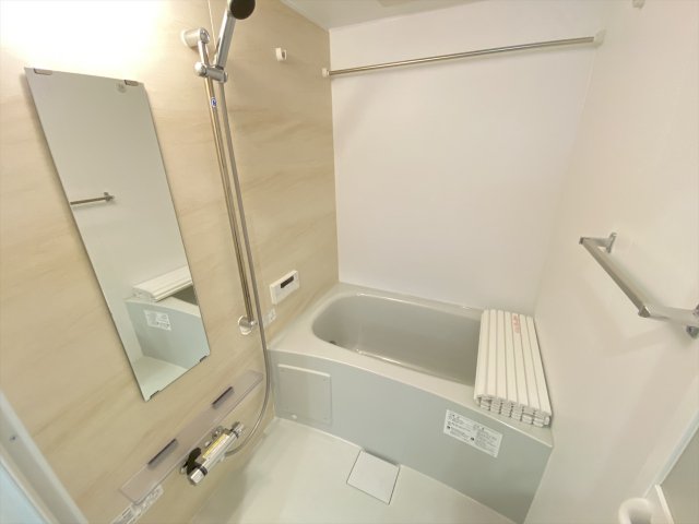 バス・シャワールーム　浴室乾燥機付きで便利です！