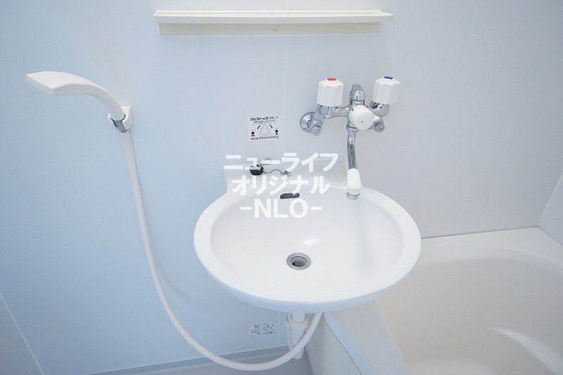 洗面設備　浴室に洗面ボウルがあるタイプになります☆