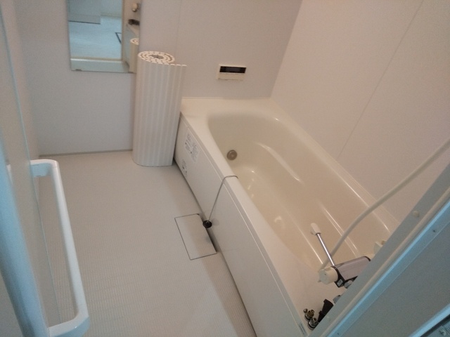 バス・シャワールーム　追焚給湯付きバス※同タイプ参考写真