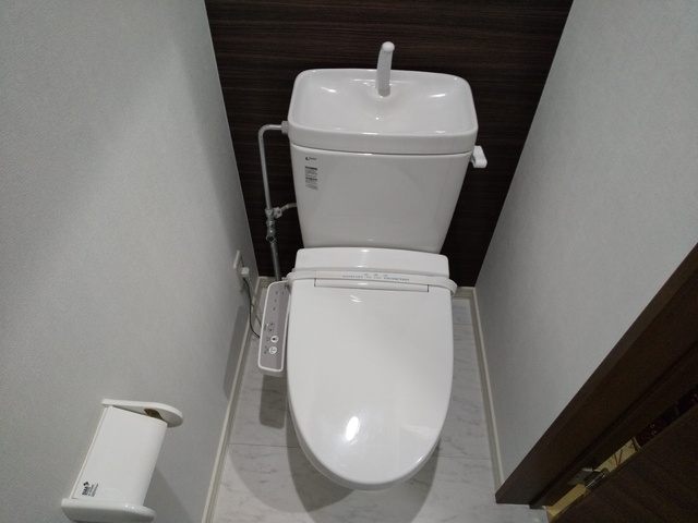 トイレ　温水洗浄便座※同タイプ参考写真