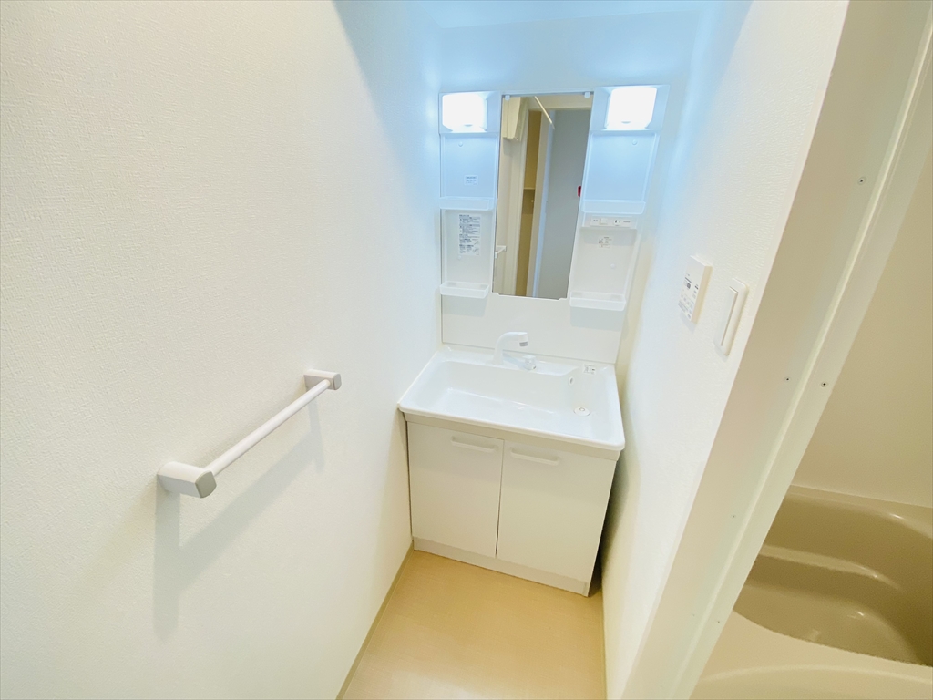 洗面設備　同一建物内304号室内装写真転載