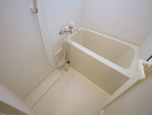 バス・シャワールーム　コンパクトで使いやすいお風呂です