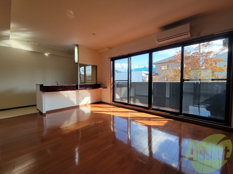 居室・リビング　広々とした１ＬＤＫ。ゆったりとした空間がいい感じ。