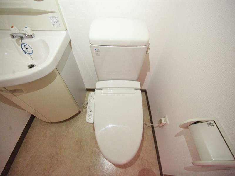 トイレ　温水洗浄暖房便座付トイレ
