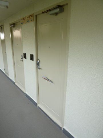 ルーブルハイツの玄関写真