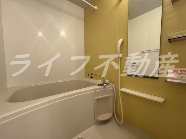 バス・シャワールーム　コンパクトで使いやすいお風呂です