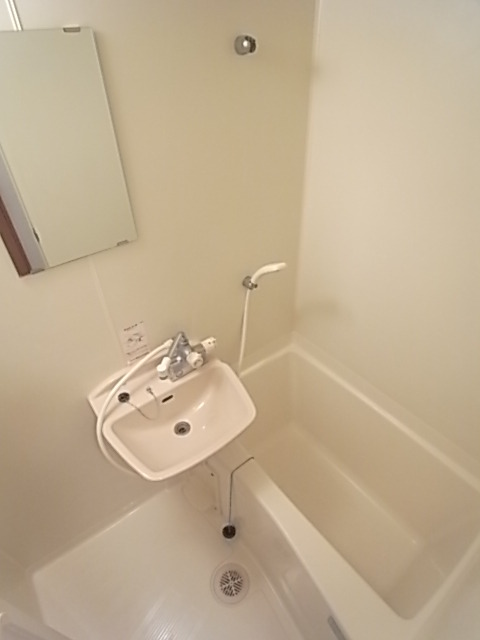 バス・シャワールーム　お風呂・トイレ別のセパレートはいいですね。