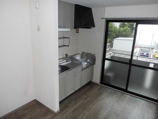 キッチン　壁付けキッチンでスペースを有効活用☆