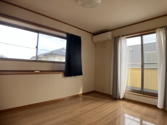 居室・リビング　エアコンは残置物。