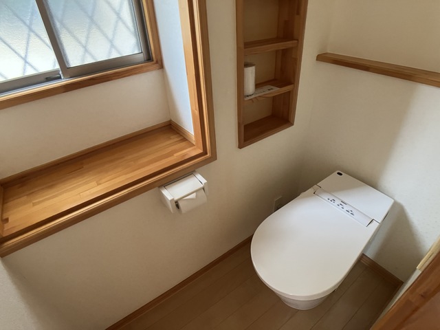 トイレ　温水洗浄便座は残置物（持出不可）。