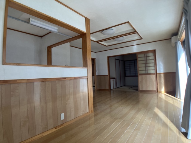 居室・リビング　エアコンは残置物。