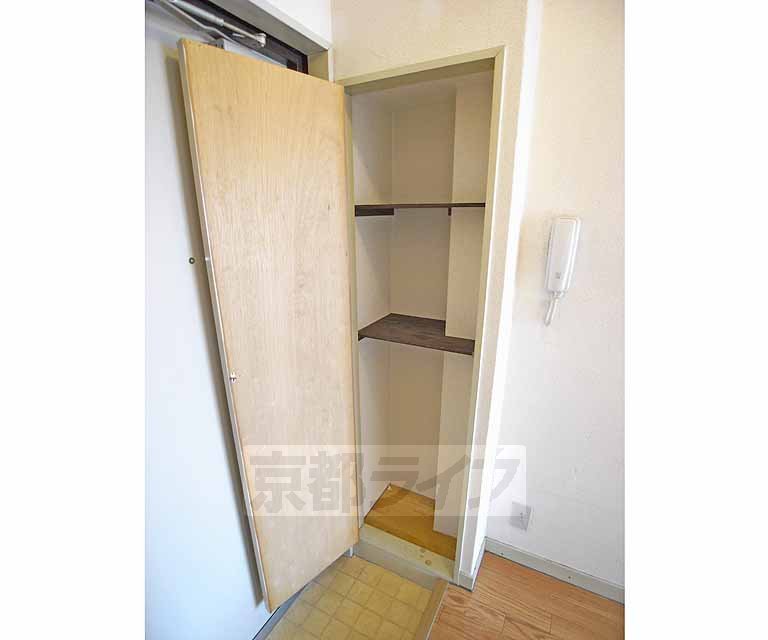 その他設備　いっぱい入る下駄場です。