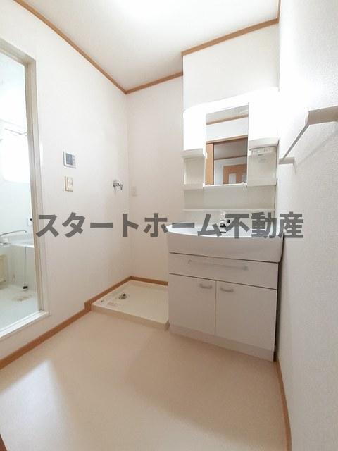 洗面設備　コンパクトで使いやすい洗面所