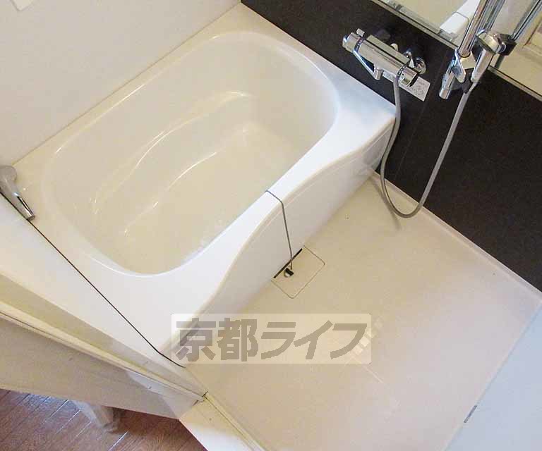 バス・シャワールーム　リラックスできるバスルームです・