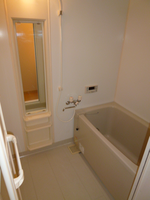 バス・シャワールーム　追い焚きつきのお風呂です♪