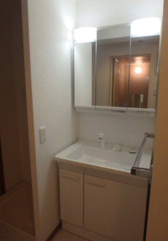 洗面設備　スペースが確保できる洗面所です