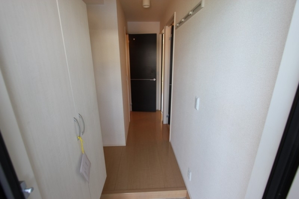 玄関　玄関を入ると廊下が続きます