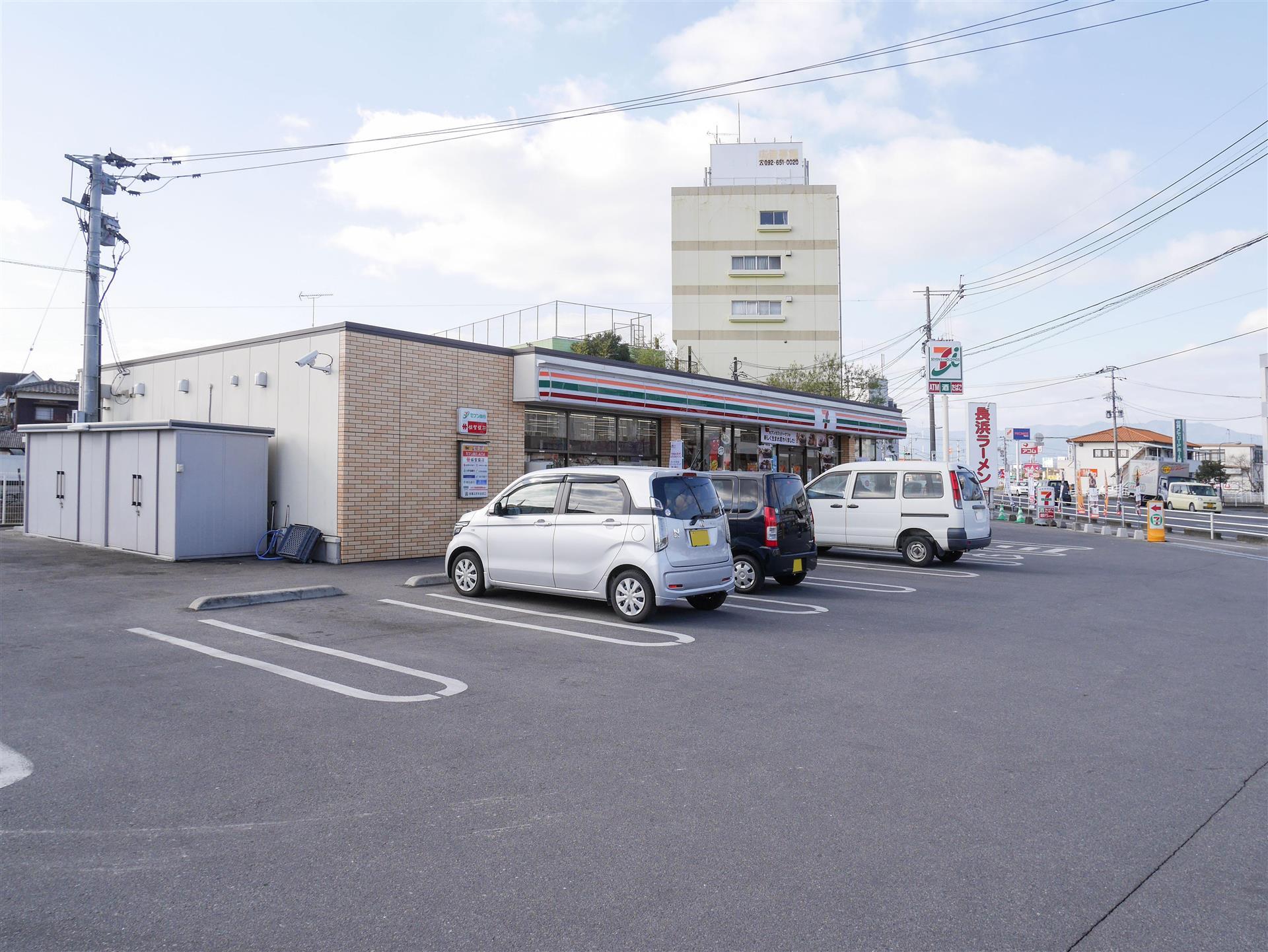コンビニ　セブンイレブン（コンビニ）まで600m