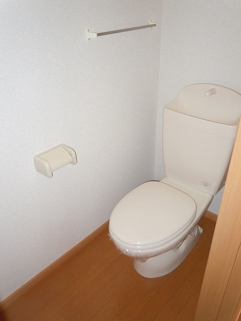 トイレ　※温水洗浄便座付けます。