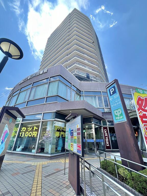 ショッピングセンター　駅前複合施設（ショッピングセンター）まで400m