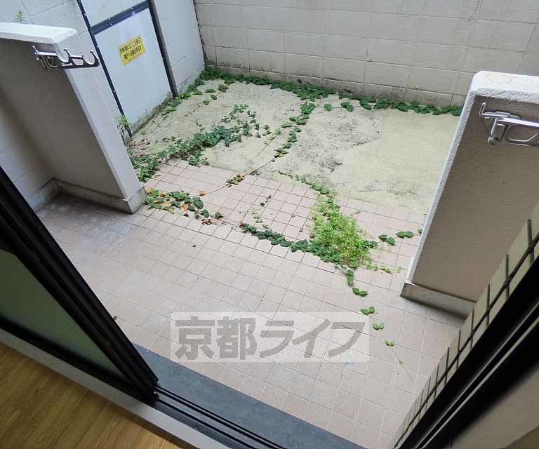 バルコニー　広々としたバルコニーです。