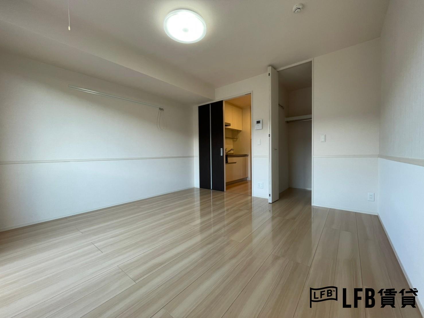 居室・リビング　※同間取り、201号室の写真です。