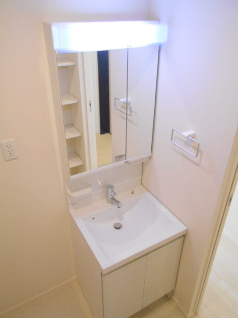 洗面設備　２面鏡タイプの洗面台