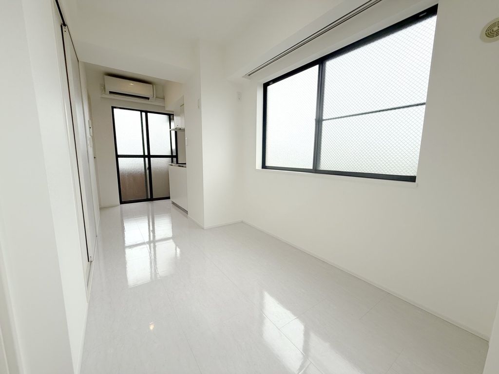 居室・リビング　★白を基調としたリビングです★