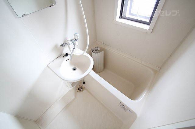 バス・シャワールーム　ゆっくりお風呂につかりたいですね。