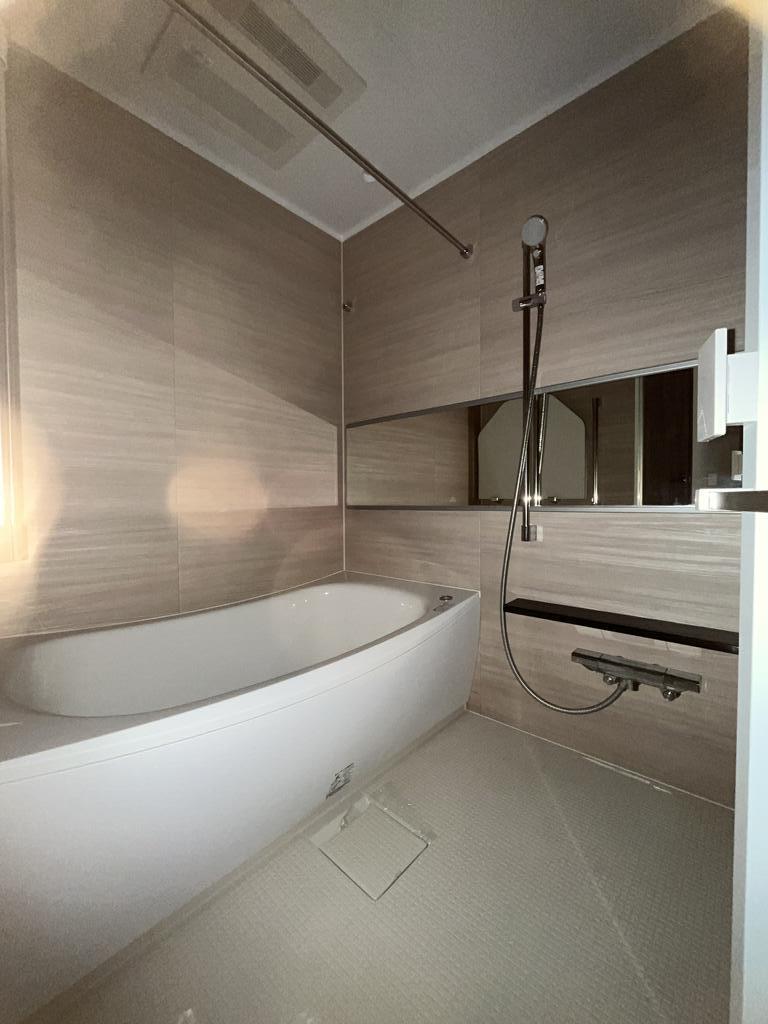 バス・シャワールーム　追焚き・浴室乾燥機付♪