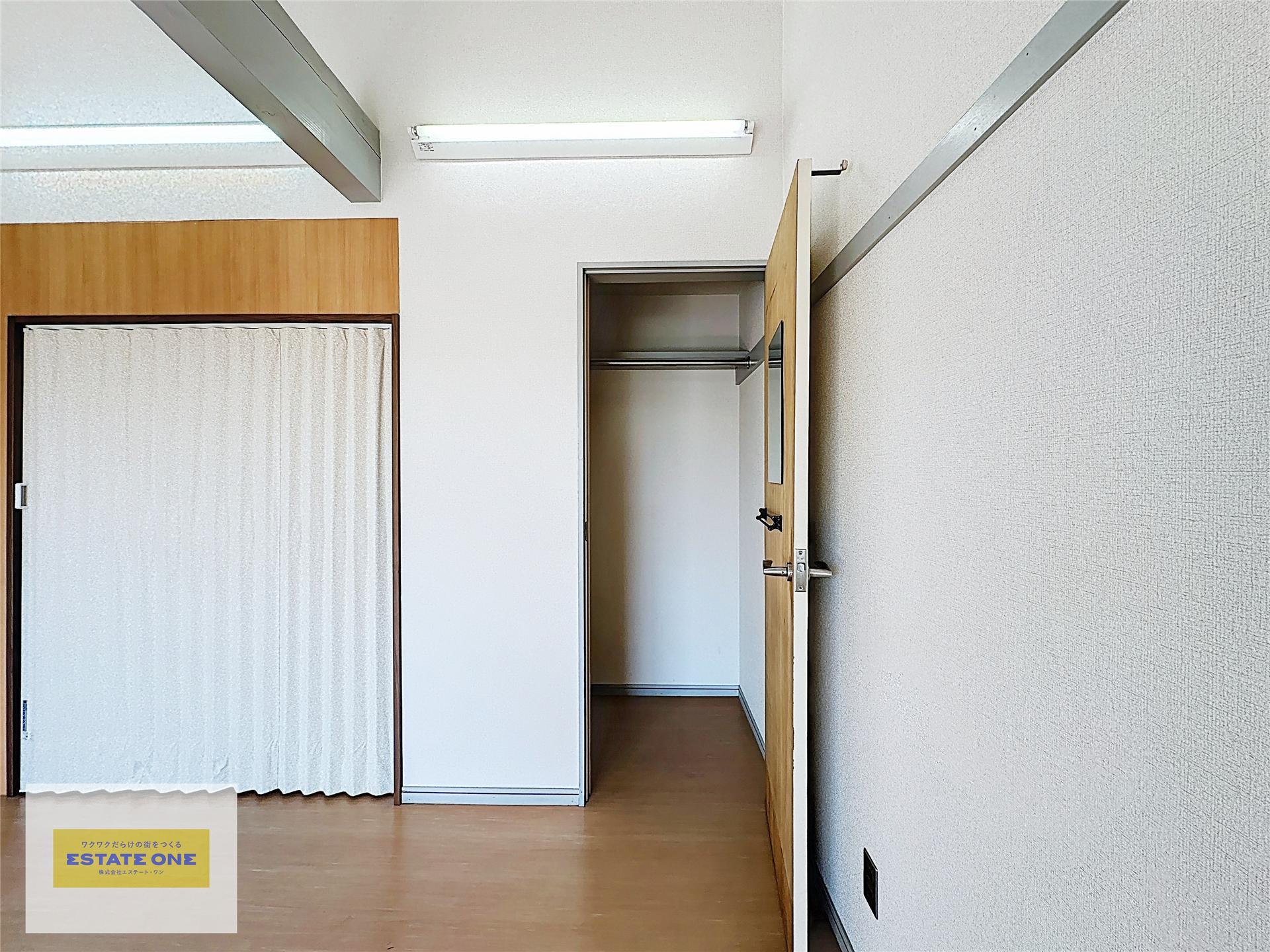 収納　丈の長い衣類も掛けられるクローゼット◎