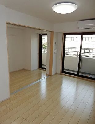 居室・リビング　☆明るい洋室☆