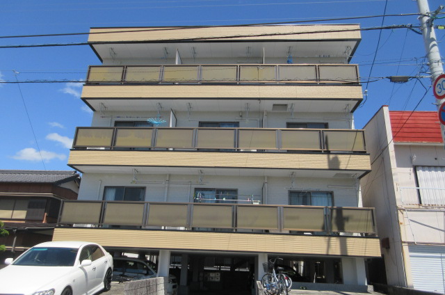 建物外観　現況が相違する場合は現況を優先致します。