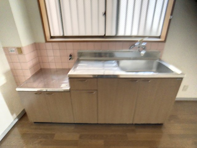 キッチン　2022年12月撮影※現況を優先します