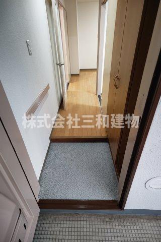 玄関　同間取り別室の参考写真です