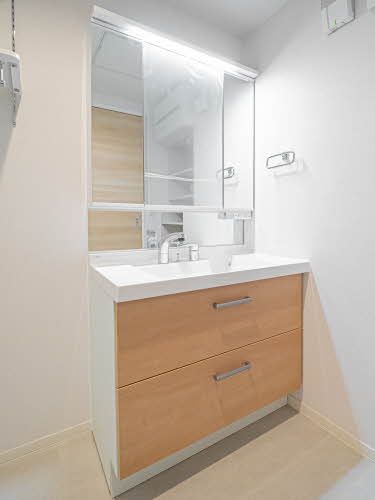 洗面設備　洗面所　毎日使うものだからこそシンプルに。忙しい毎朝を迎え…