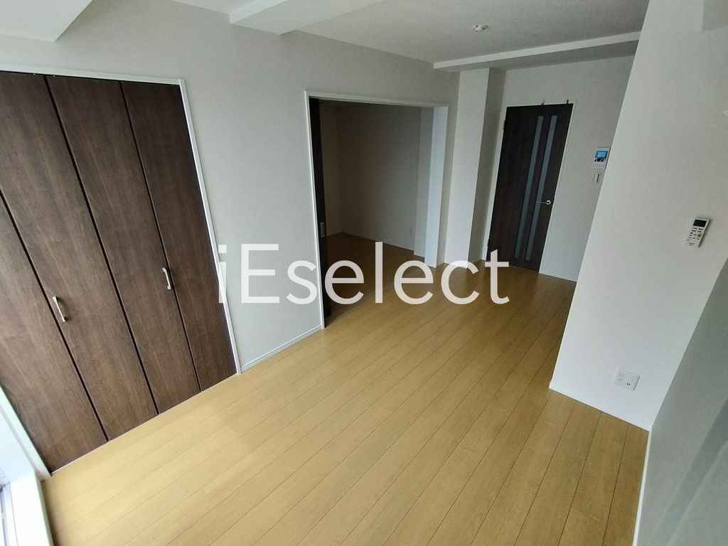 居室・リビング　アクセントクロスのおしゃれな居室