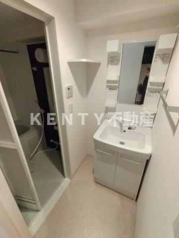 洗面設備　ゆったりとスペースのある洗面所