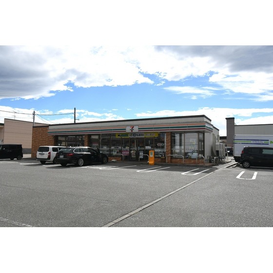 コンビニ　セブンイレブン富山堀川本郷店（コンビニ）まで810m