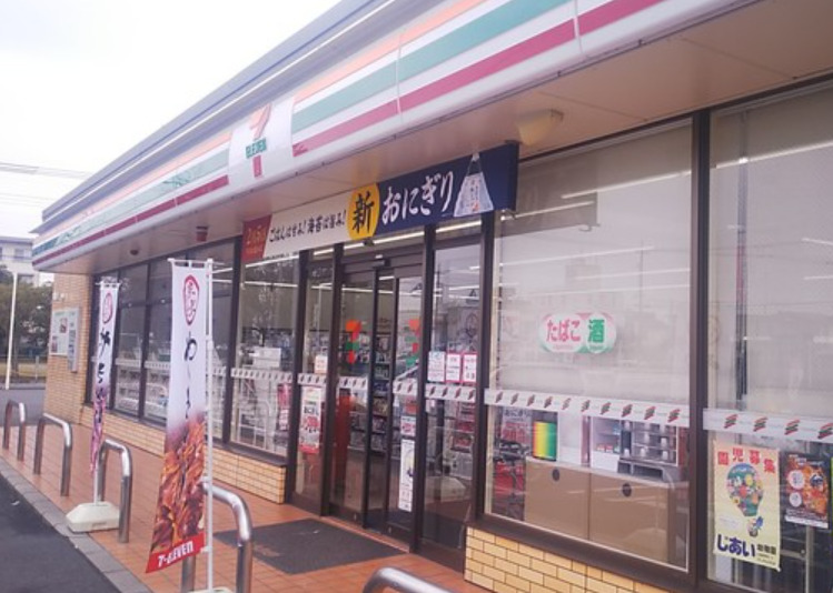 コンビニ　セブンイレブン水島警察署南店（コンビニ）まで832m