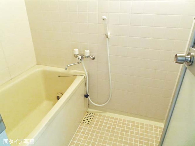 バス・シャワールーム　別部屋の写真です。