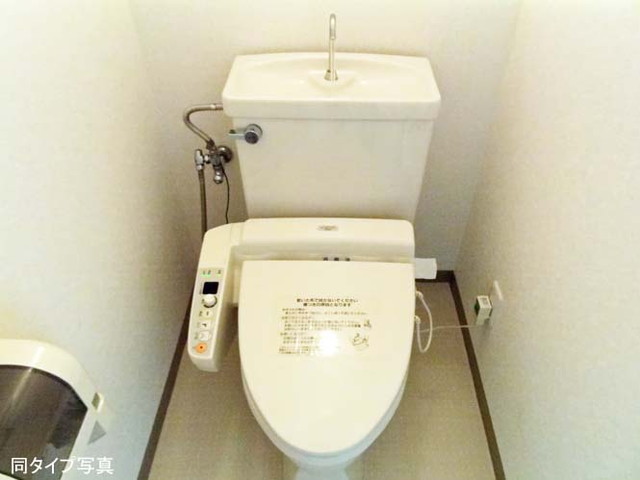 トイレ　別部屋の写真です。