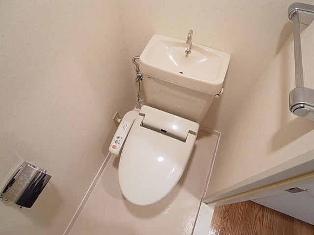 トイレ　ウォシュレット付