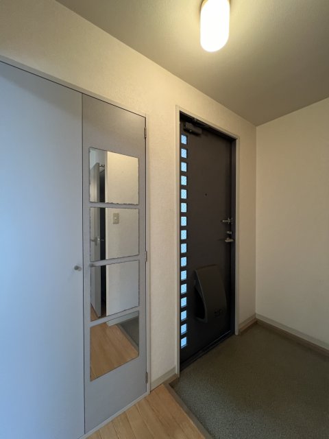 玄関　同物件別号室
